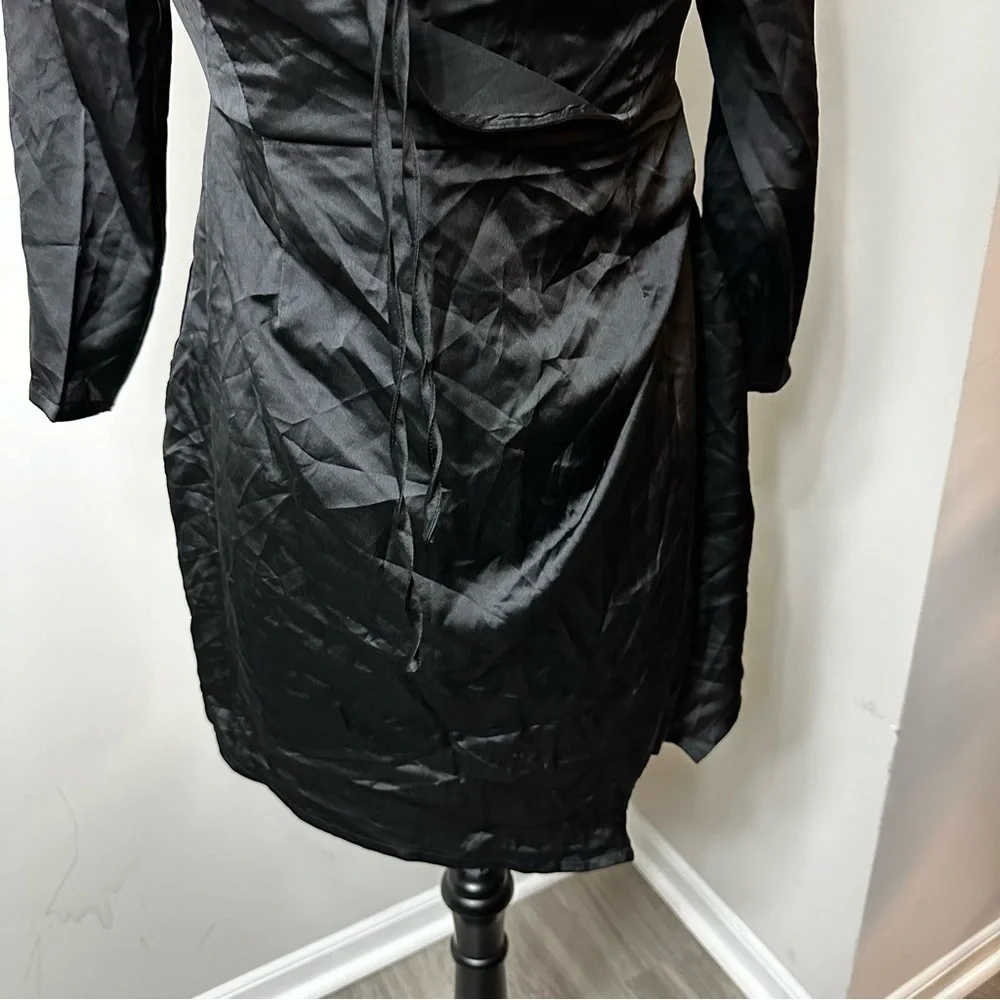 NWT Missguided Silky Bardot Shift Black Dress in Size 10 - Picture 3 of 6